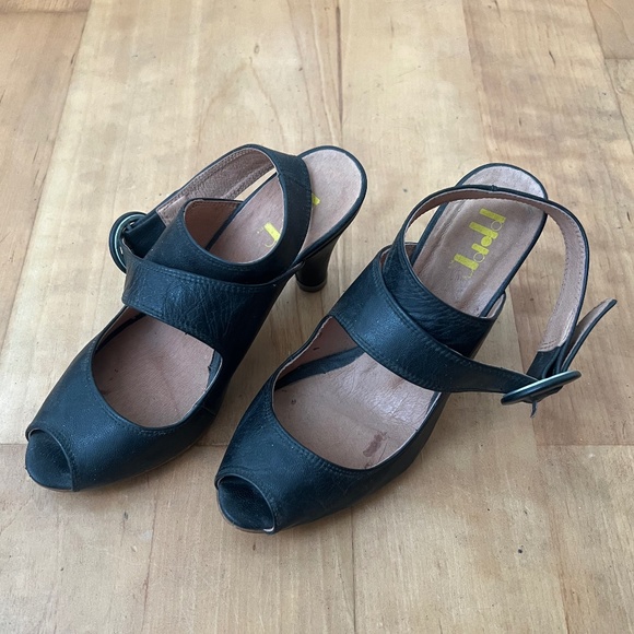 Black leather peep toe high heels - Picture 2 of 8